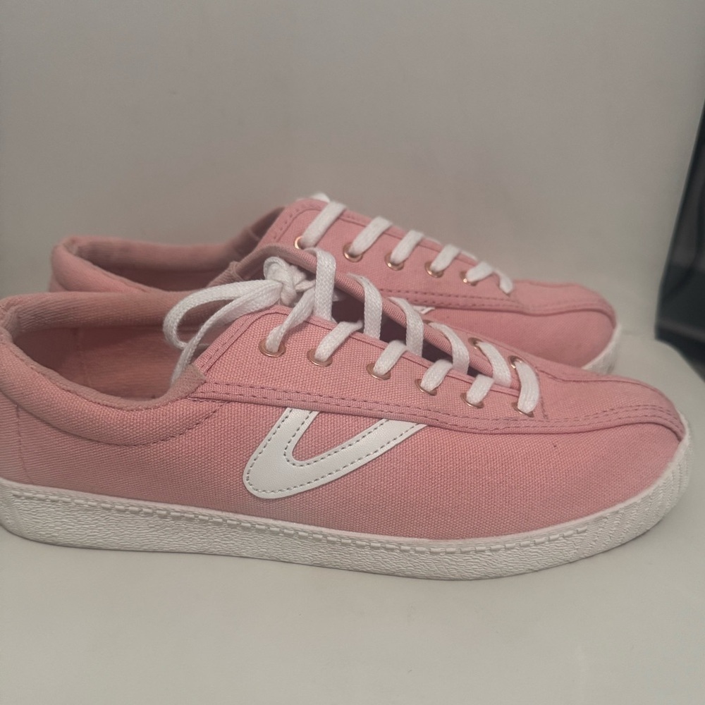 Tretorn Nylite Plus Sneaker color:pink  size 9